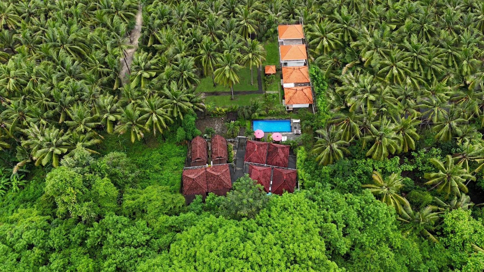Batununggul Coconut Hill Cottage מראה חיצוני תמונה