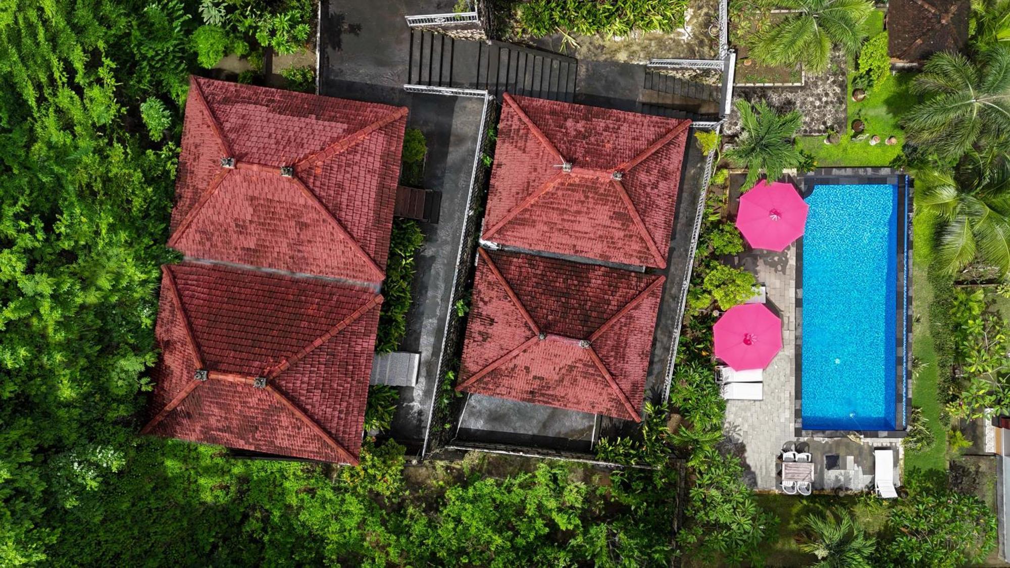 Batununggul Coconut Hill Cottage מראה חיצוני תמונה